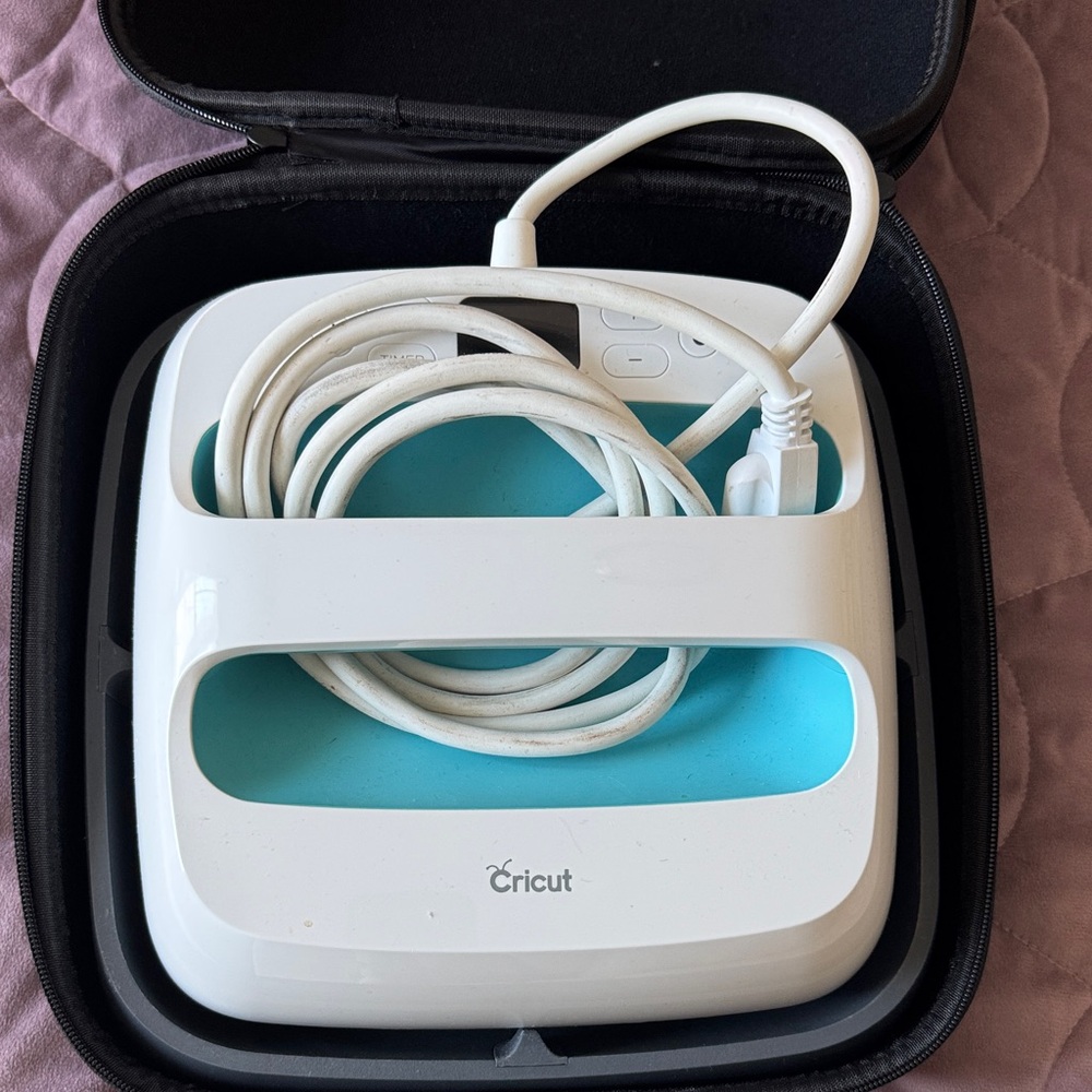 Cricut White and Blue Heat Press with Case 9x9 with black case